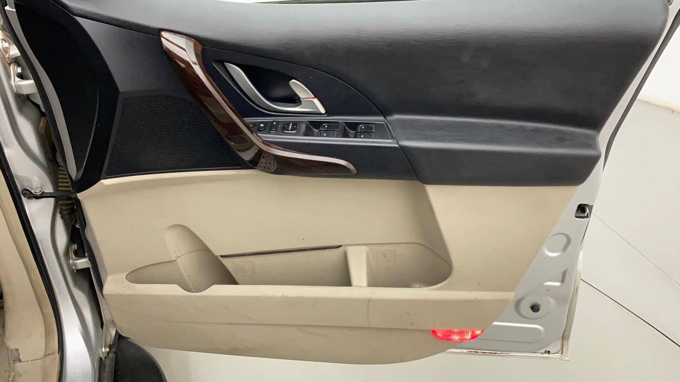 2018 Mahindra XUV500 W9 1.99, Diesel, Manual, 50,965 km, Driver Side Door Panels Control