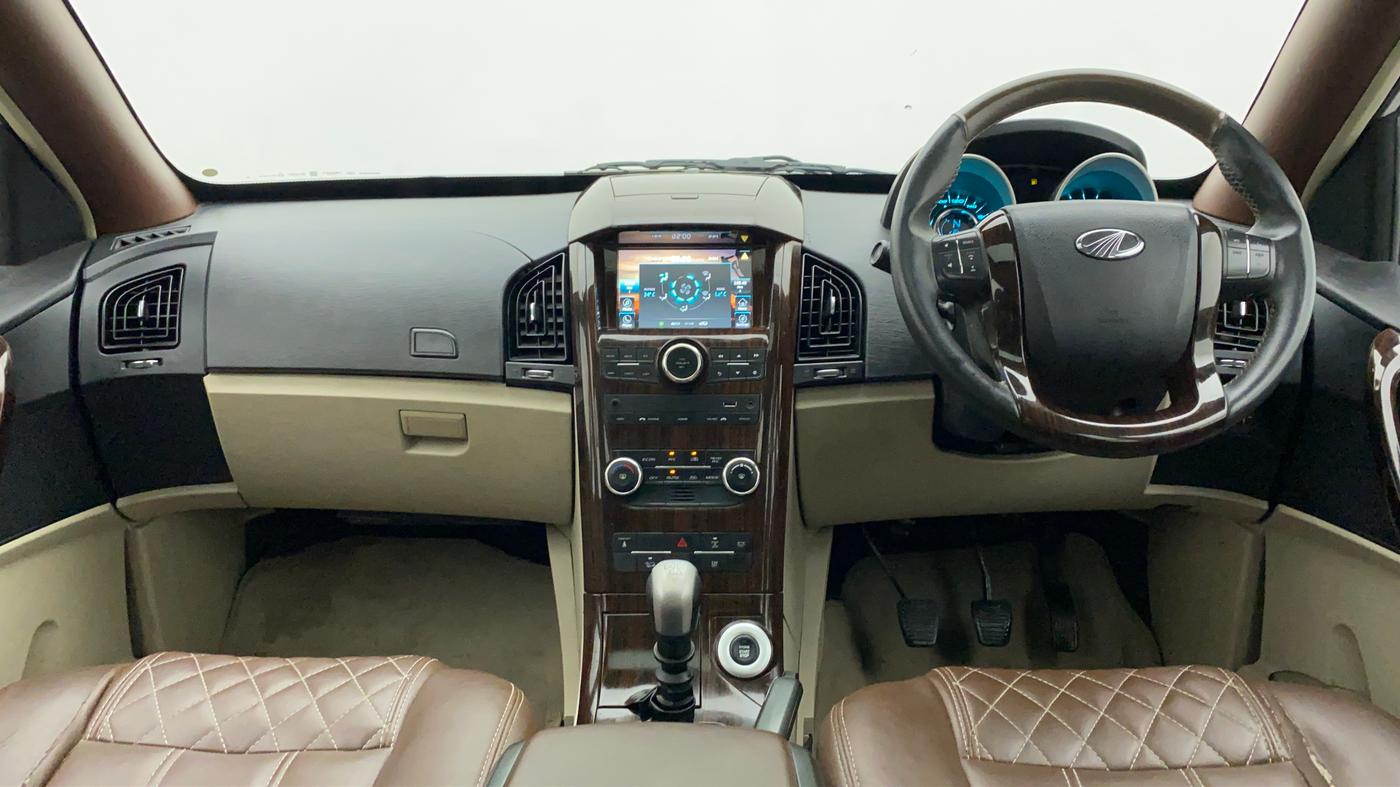 2018 Mahindra XUV500 W9 1.99, Diesel, Manual, 50,965 km, Dashboard