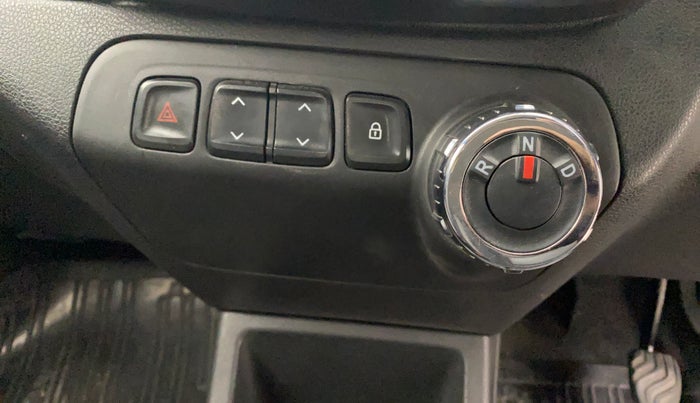 2017 Renault Kwid RXT 1.0 AMT, Petrol, Automatic, 70,086 km, Gear Lever