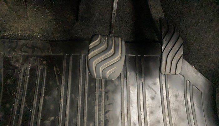 2017 Renault Kwid RXT 1.0 AMT, Petrol, Automatic, 70,086 km, Pedals