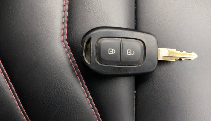 2017 Renault Kwid RXT 1.0 AMT, Petrol, Automatic, 70,086 km, Key Close Up