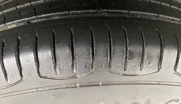 2017 Renault Kwid RXT 1.0 AMT, Petrol, Automatic, 70,086 km, Right Front Tyre Tread