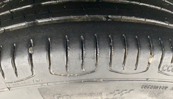 2017 Renault Kwid RXT 1.0 AMT, Petrol, Automatic, 70,086 km, Left Rear Tyre Tread