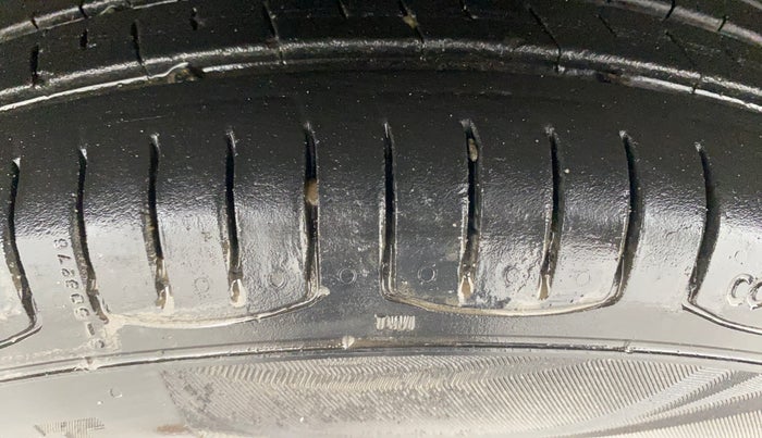 2017 Renault Kwid RXT 1.0 AMT, Petrol, Automatic, 70,086 km, Left Front Tyre Tread