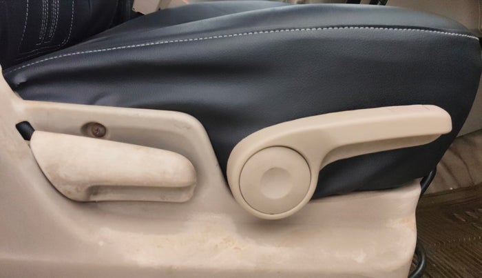 2013 Maruti Ertiga ZXI, Petrol, Manual, 90,276 km, Driver Side Adjustment Panel