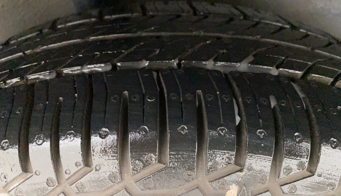 2014 Maruti Ritz VXI BS IV, Petrol, Manual, Right Rear Tyre Tread