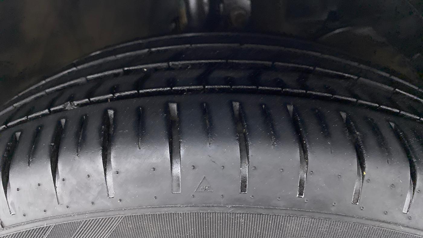 2020 Maruti Baleno ZETA CVT PETROL 1.2, Petrol, Automatic, 26,091 km, Right Front Tyre Tread