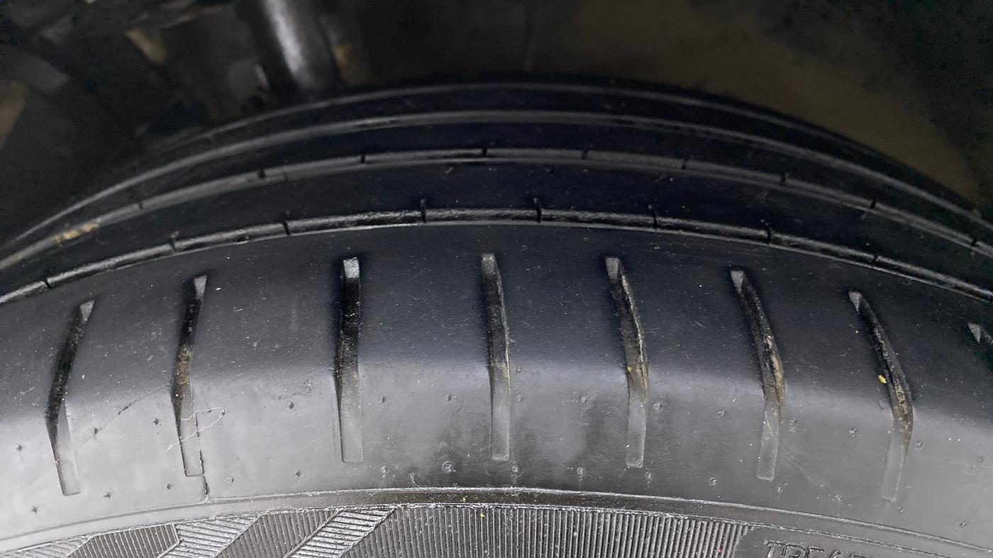 2020 Maruti Baleno ZETA CVT PETROL 1.2, Petrol, Automatic, 26,091 km, Left Front Tyre Tread