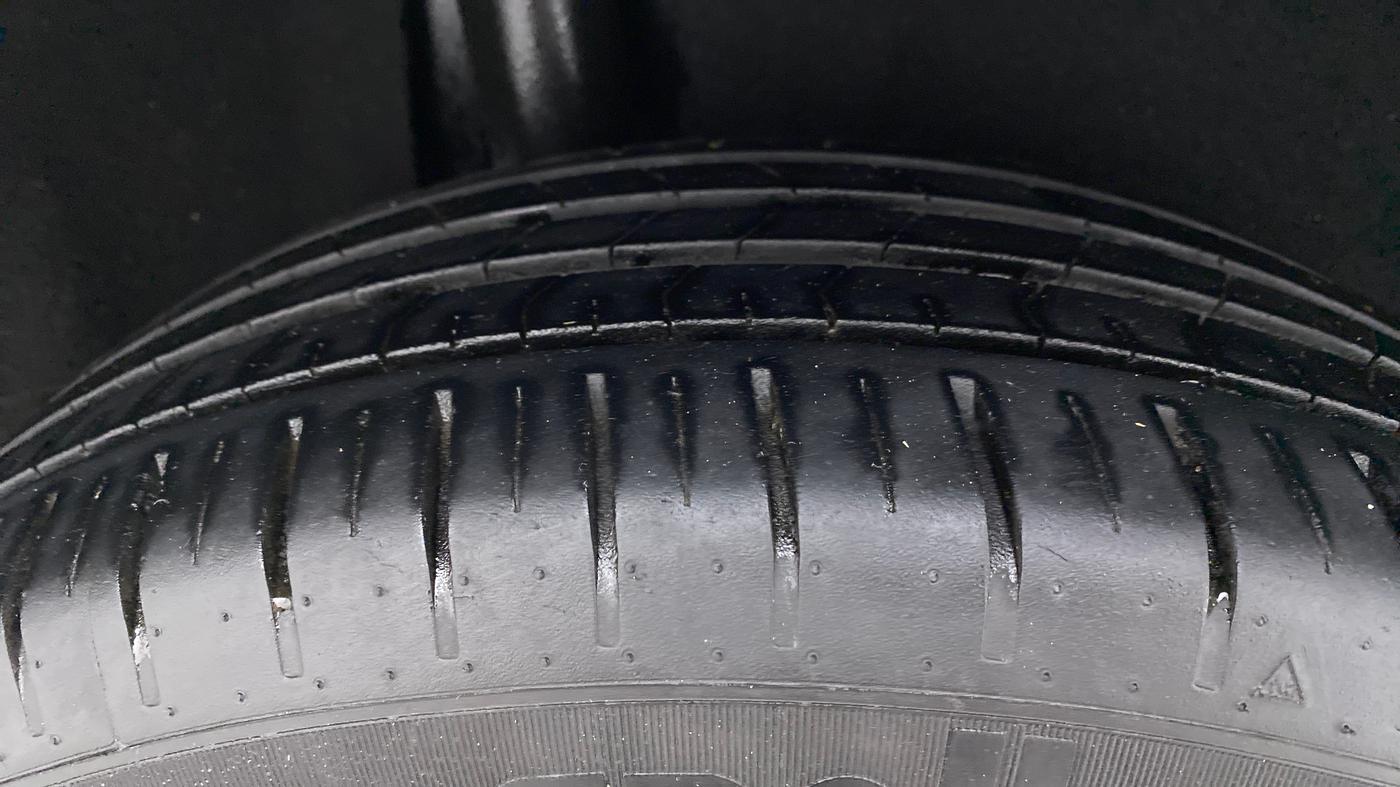 2020 Maruti Baleno ZETA CVT PETROL 1.2, Petrol, Automatic, 26,091 km, Right Rear Tyre Tread