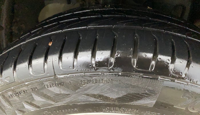 2015 Ford Ecosport TITANIUM 1.5L PETROL AT, Petrol, Automatic, 78,043 km, Right Front Tyre Tread