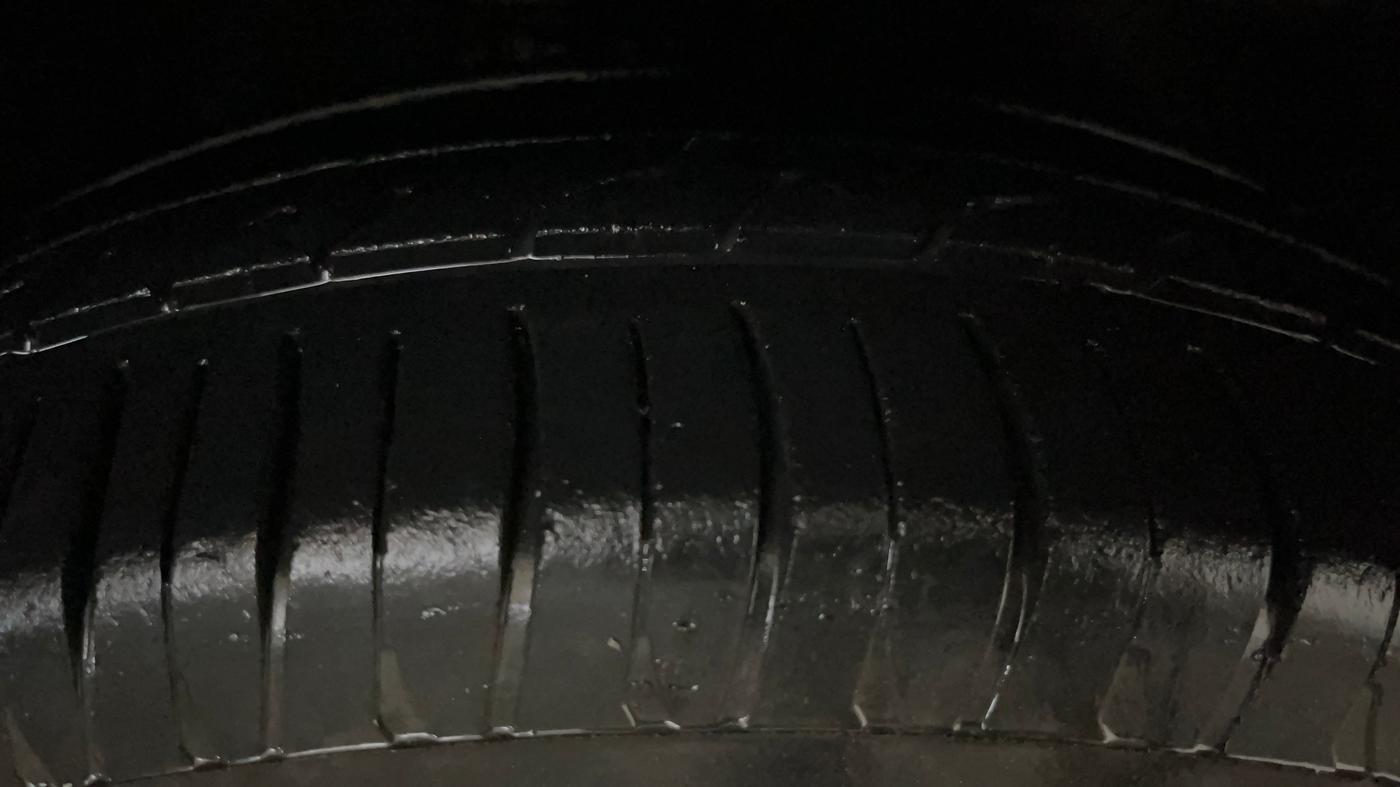 2017 Mahindra Kuv100 K6 PLUS 6 STR, Petrol, Manual, 36,967 km, Right Front Tyre Tread