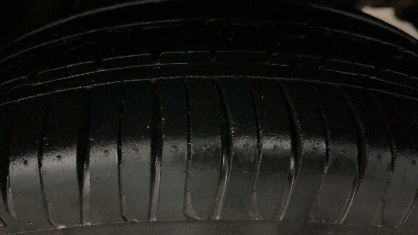 2017 Mahindra Kuv100 K6 PLUS 6 STR, Petrol, Manual, 36,967 km, Left Rear Tyre Tread