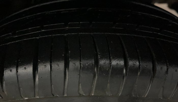 2017 Mahindra Kuv100 K6 PLUS 6 STR, Petrol, Manual, 36,967 km, Left Rear Tyre Tread