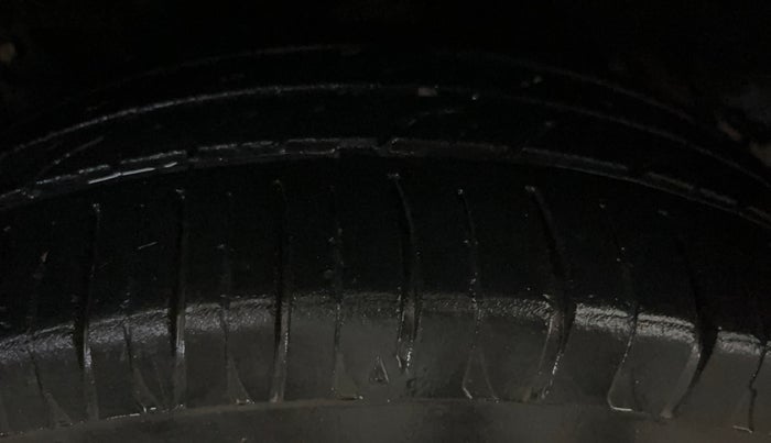 2017 Mahindra Kuv100 K6 PLUS 6 STR, Petrol, Manual, 36,967 km, Right Rear Tyre Tread