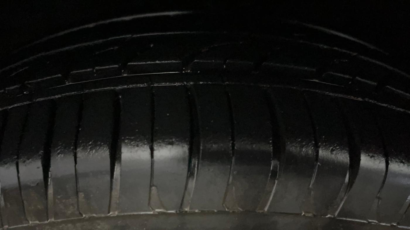 2017 Mahindra Kuv100 K6 PLUS 6 STR, Petrol, Manual, 36,967 km, Left Front Tyre Tread