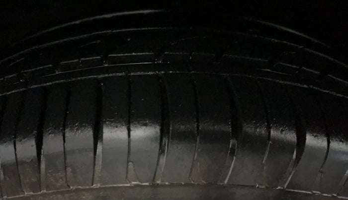 2017 Mahindra Kuv100 K6 PLUS 6 STR, Petrol, Manual, 36,967 km, Left Front Tyre Tread