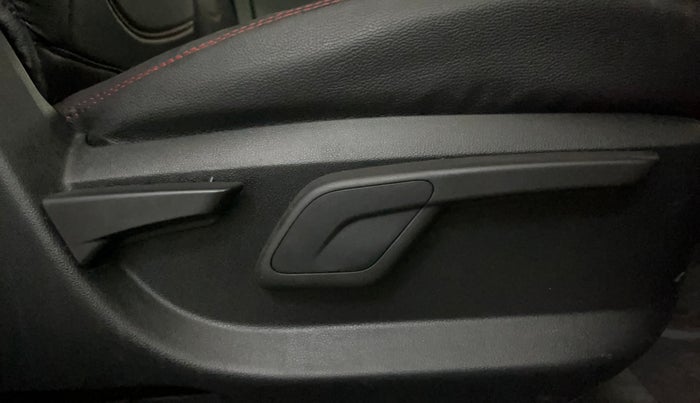 2017 Mahindra Kuv100 K6 PLUS 6 STR, Petrol, Manual, 36,967 km, Driver Side Adjustment Panel