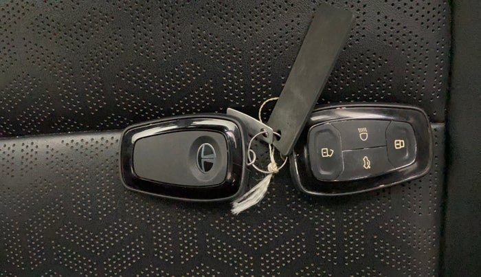 2022 Tata Safari XZ PLUS DARK EDITION, Diesel, Manual, 73,479 km, Key Close Up