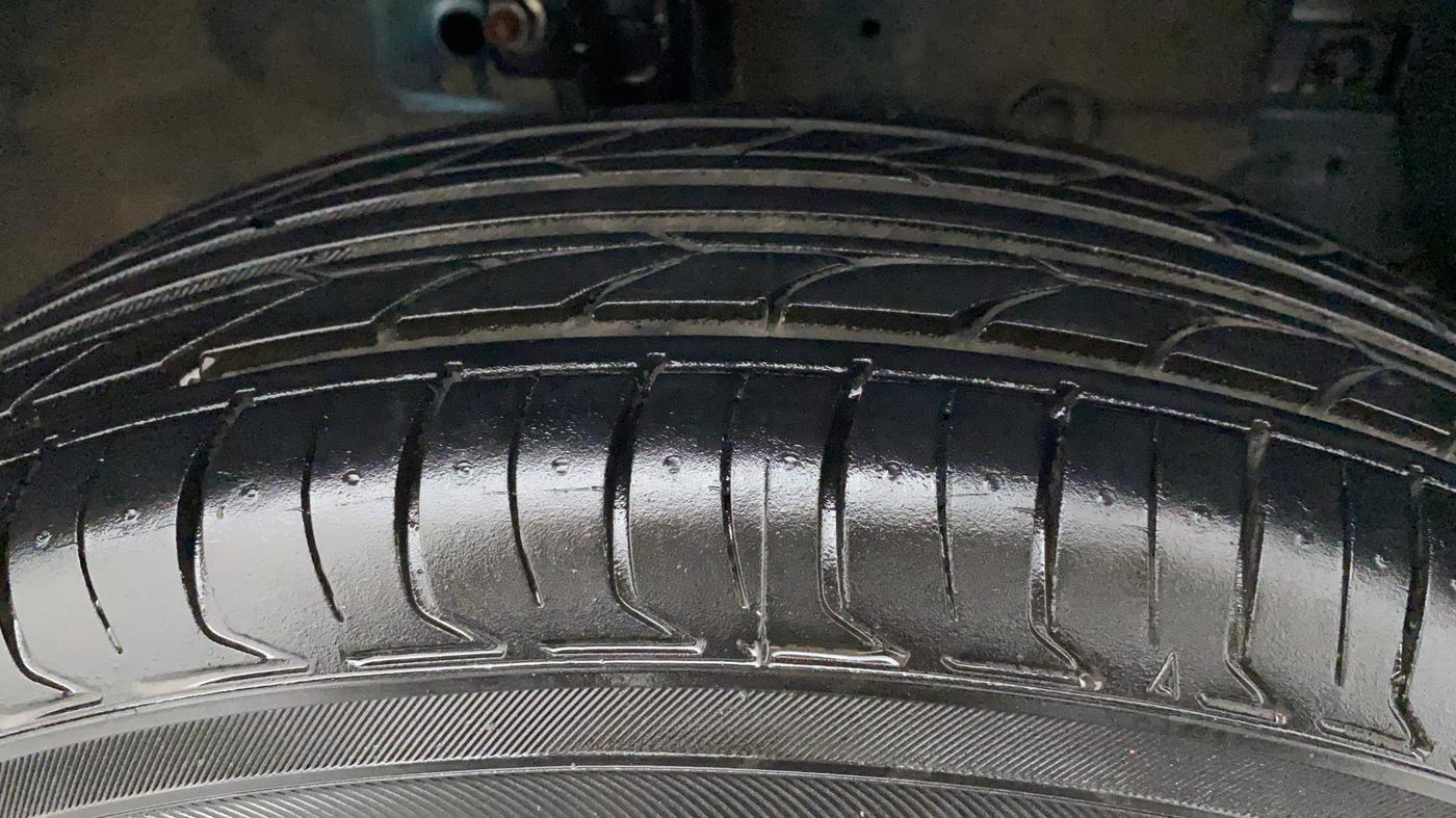 2012 Maruti Swift Dzire VXI, Petrol, Manual, 1,24,919 km, Right Front Tyre Tread