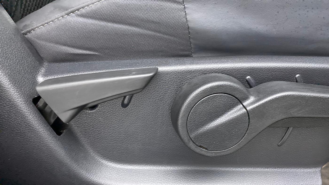 2021 Mahindra Thar LX PETROL HT 4WD AT, Petrol, Automatic, 3,877 km, Driver Side Adjustment Panel
