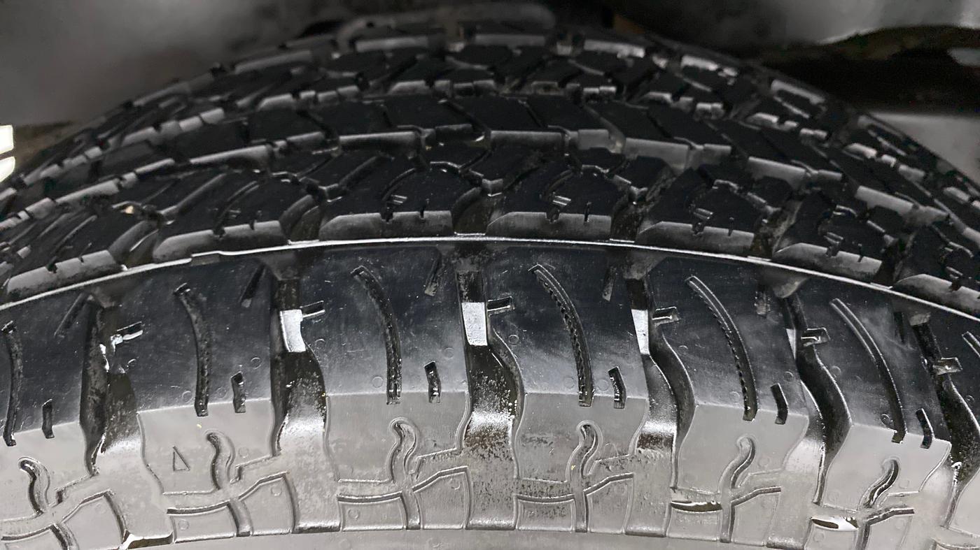 2021 Mahindra Thar LX PETROL HT 4WD AT, Petrol, Automatic, 3,877 km, Right Rear Tyre Tread
