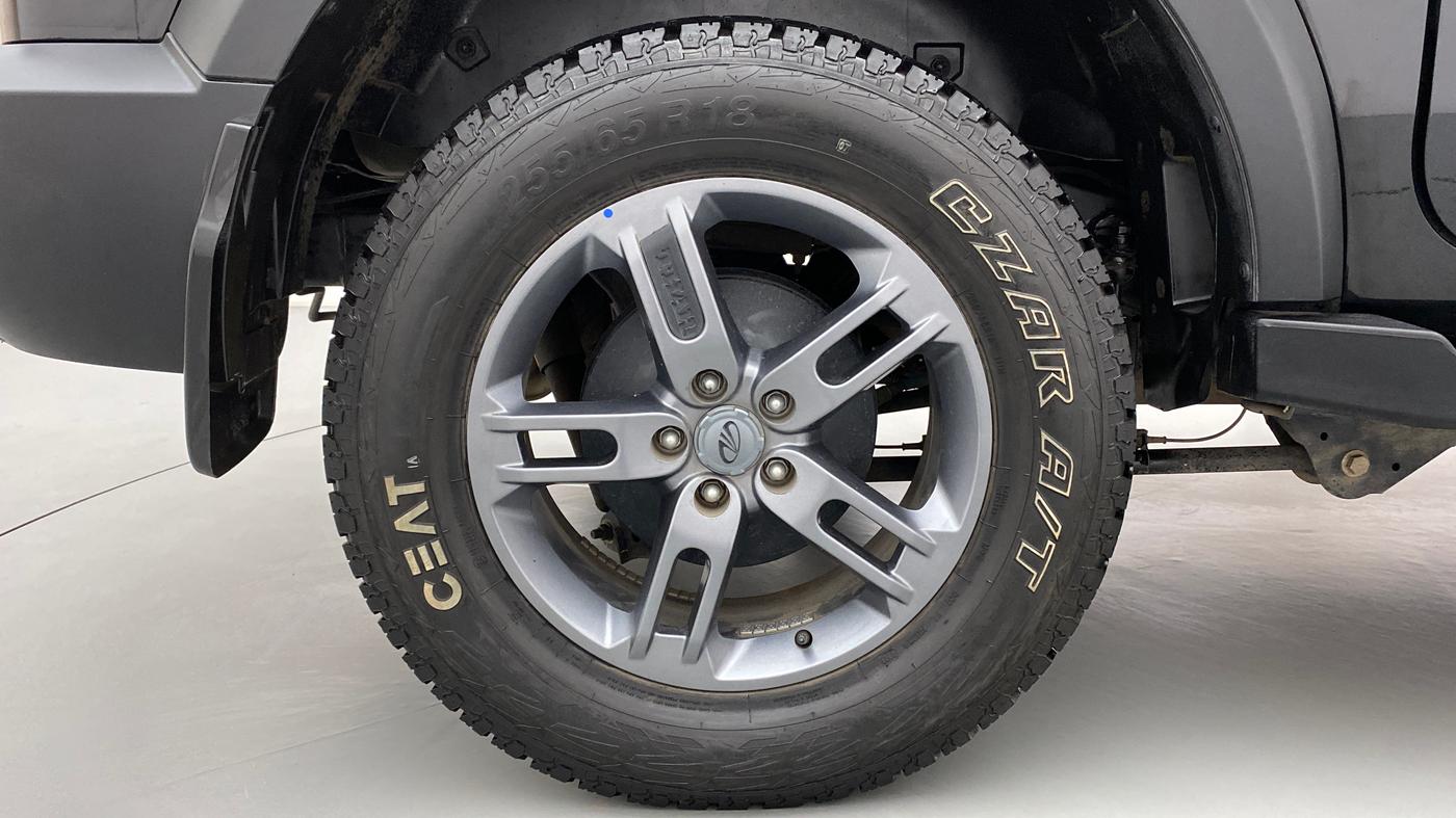 2021 Mahindra Thar LX PETROL HT 4WD AT, Petrol, Automatic, 3,877 km, Right Rear Wheel