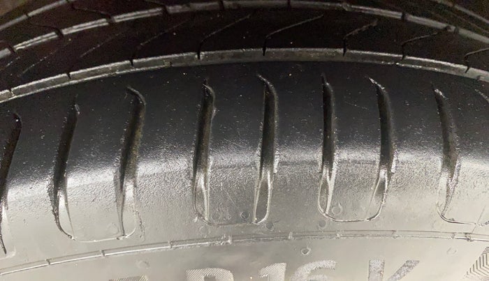 2021 Hyundai NEW I20 ASTA (O) 1.0 TURBO GDI DCT, Petrol, Automatic, 81,780 km, Right Front Tyre Tread