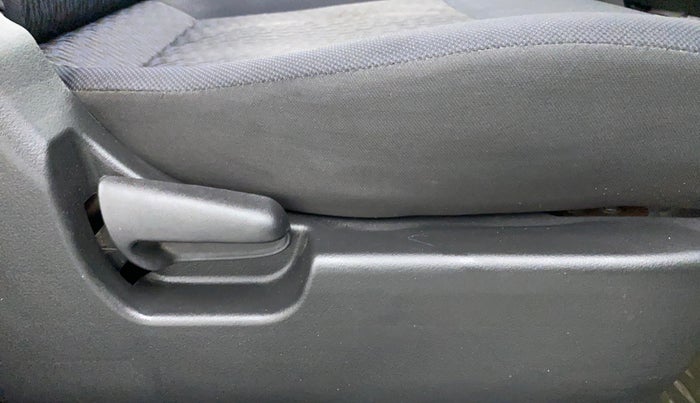 2013 Maruti Wagon R Stingray VXI, Petrol, Manual, 39,194 km, Driver Side Adjustment Panel