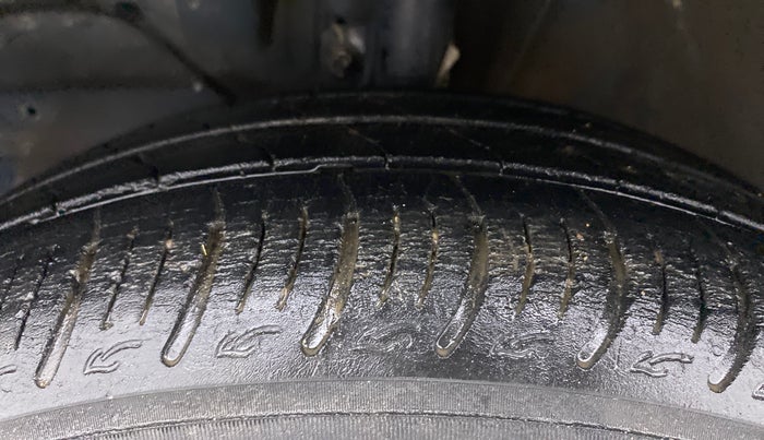 2021 Maruti XL6 ALPHA MT, Petrol, Manual, 45,089 km, Left Front Tyre Tread