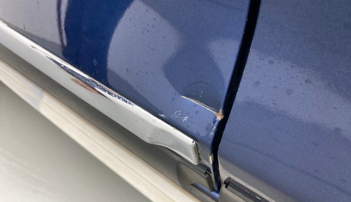 2021 Maruti XL6 ALPHA MT, Petrol, Manual, 45,089 km, Right rear door - Slightly dented