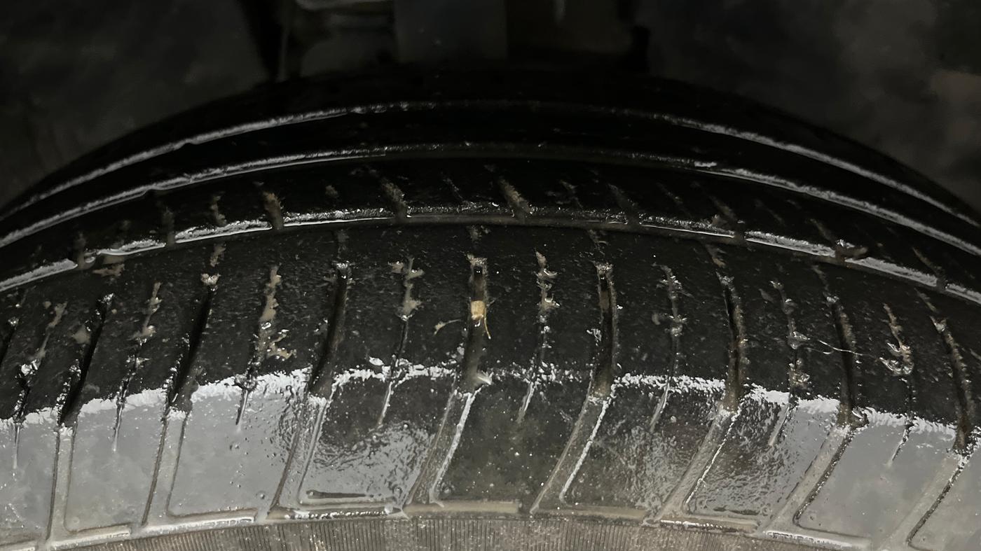2023 Tata Harrier XZA PLUS O , Diesel, Automatic, 49,771 km, Right Front Tyre Tread
