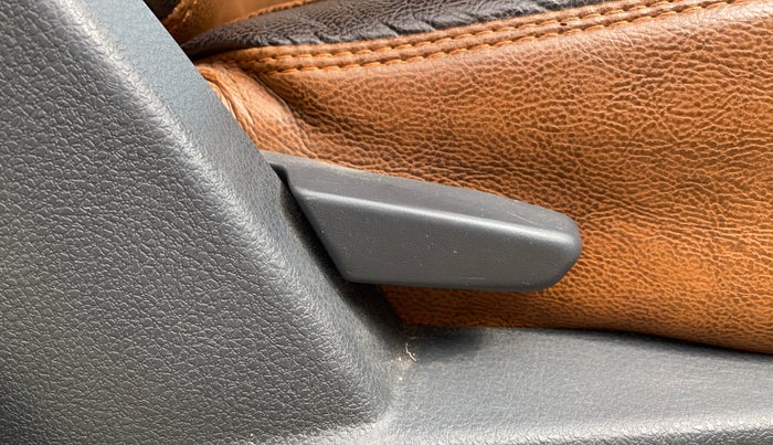 2017 Nissan Terrano XV D THP 110 PS, Diesel, Manual, 77,869 km, Driver Side Adjustment Panel