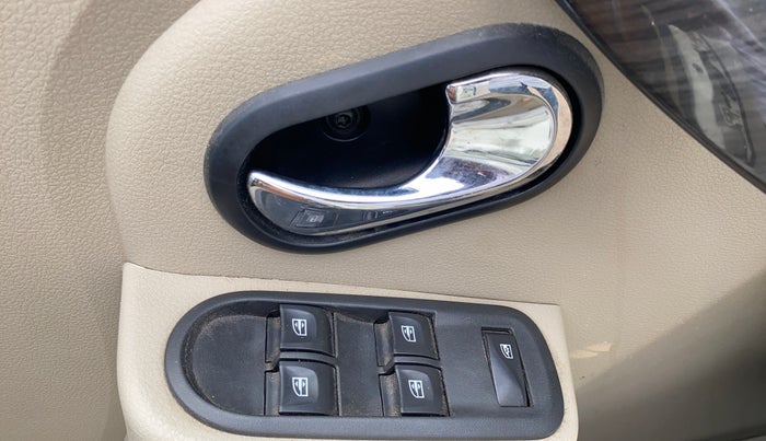 2017 Nissan Terrano XV D THP 110 PS, Diesel, Manual, 77,869 km, Driver Side Door Panels Control