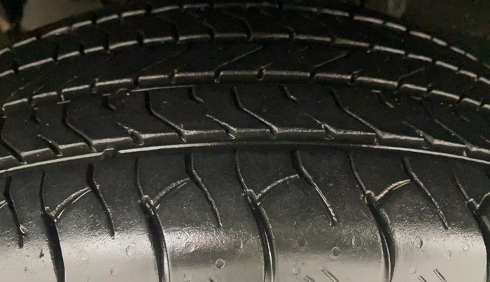 2017 Nissan Terrano XV D THP 110 PS, Diesel, Manual, 77,869 km, Left Front Tyre Tread