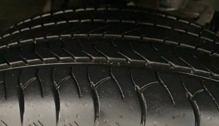 2017 Nissan Terrano XV D THP 110 PS, Diesel, Manual, 77,869 km, Right Front Tyre Tread