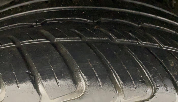 2017 Nissan Terrano XV D THP 110 PS, Diesel, Manual, 77,869 km, Right Rear Tyre Tread