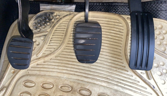 2017 Nissan Terrano XV D THP 110 PS, Diesel, Manual, 77,869 km, Pedals