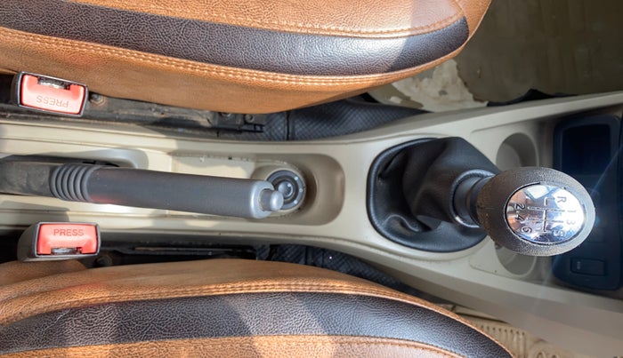 2017 Nissan Terrano XV D THP 110 PS, Diesel, Manual, 77,869 km, Gear Lever