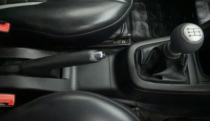 2013 Maruti Swift VXI, Petrol, Manual, 21,150 km, Gear Lever
