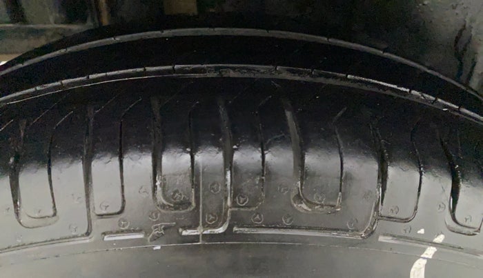 2013 Maruti Swift VXI, Petrol, Manual, 21,150 km, Right Front Tyre Tread