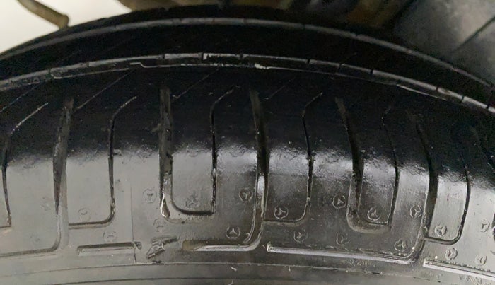 2013 Maruti Swift VXI, Petrol, Manual, 21,150 km, Right Rear Tyre Tread