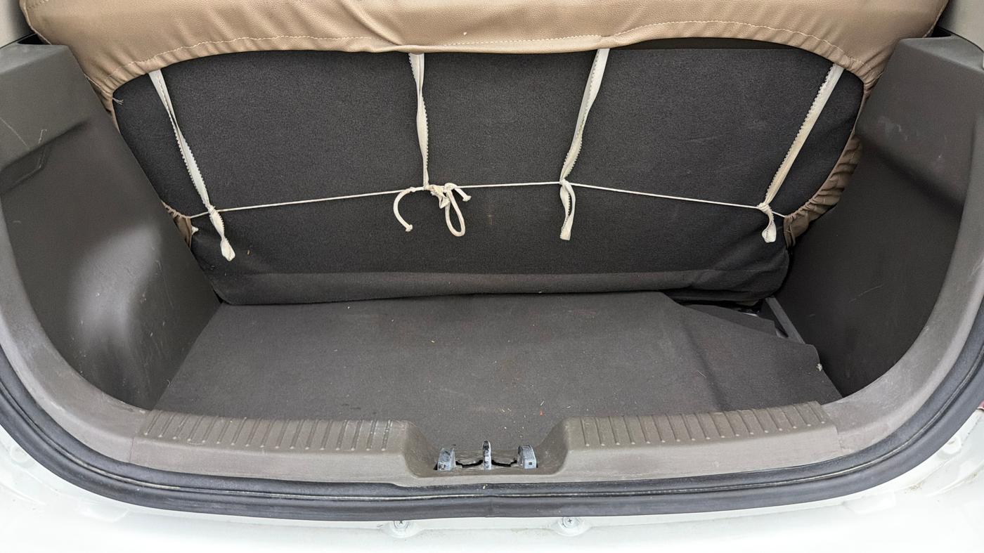 2014 Hyundai i10 MAGNA 1.1, Petrol, Manual, 34,580 km, Boot Inside