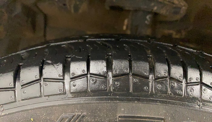 2013 Maruti Swift Dzire VXI, Petrol, Manual, 72,795 km, Left Front Tyre Tread