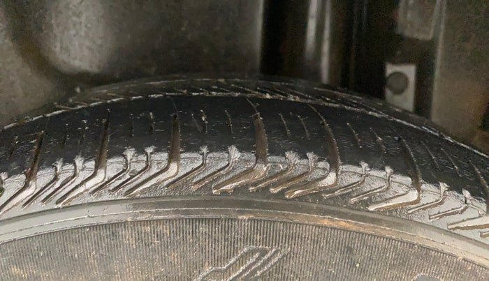 2013 Maruti Swift Dzire VXI, Petrol, Manual, 72,795 km, Left Rear Tyre Tread