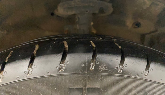 2013 Maruti Swift Dzire VXI, Petrol, Manual, 72,795 km, Right Front Tyre Tread