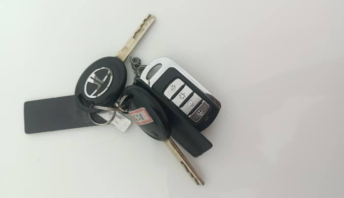 2018 Tata NEXON XE PETROL, Petrol, Manual, 60,669 km, Key Close Up
