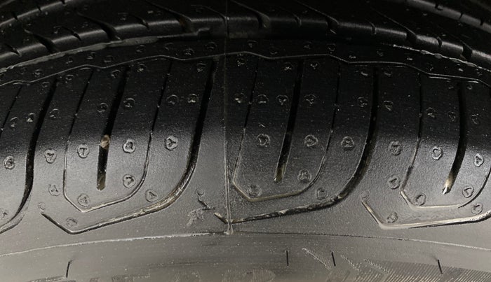 2018 Mahindra KUV 100 NXT K4+ P 6 STR, Petrol, Manual, 35,106 km, Left Front Tyre Tread