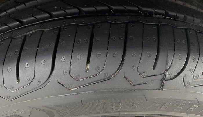 2018 Mahindra KUV 100 NXT K4+ P 6 STR, Petrol, Manual, 35,106 km, Right Front Tyre Tread