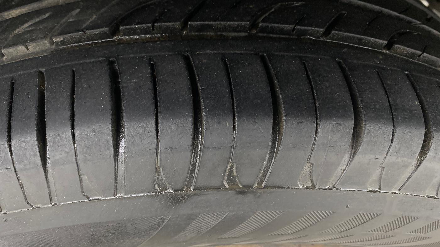 2018 Mahindra KUV 100 NXT K4+ P 6 STR, Petrol, Manual, 35,106 km, Right Rear Tyre Tread
