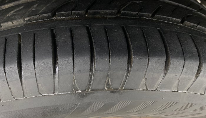 2018 Mahindra KUV 100 NXT K4+ P 6 STR, Petrol, Manual, 35,106 km, Right Rear Tyre Tread